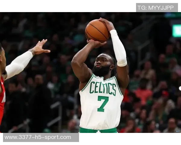 费尔斯全力以赴对位杰伦布朗期待在比赛中展现竞争精神